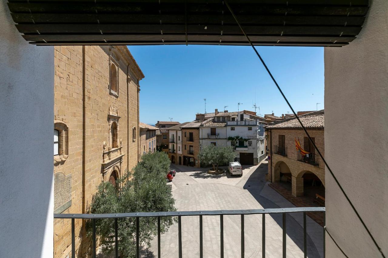 Apartamentos Vino Tinto Y Restaurante Tomate Rosa Adahuesca Exteriör bild