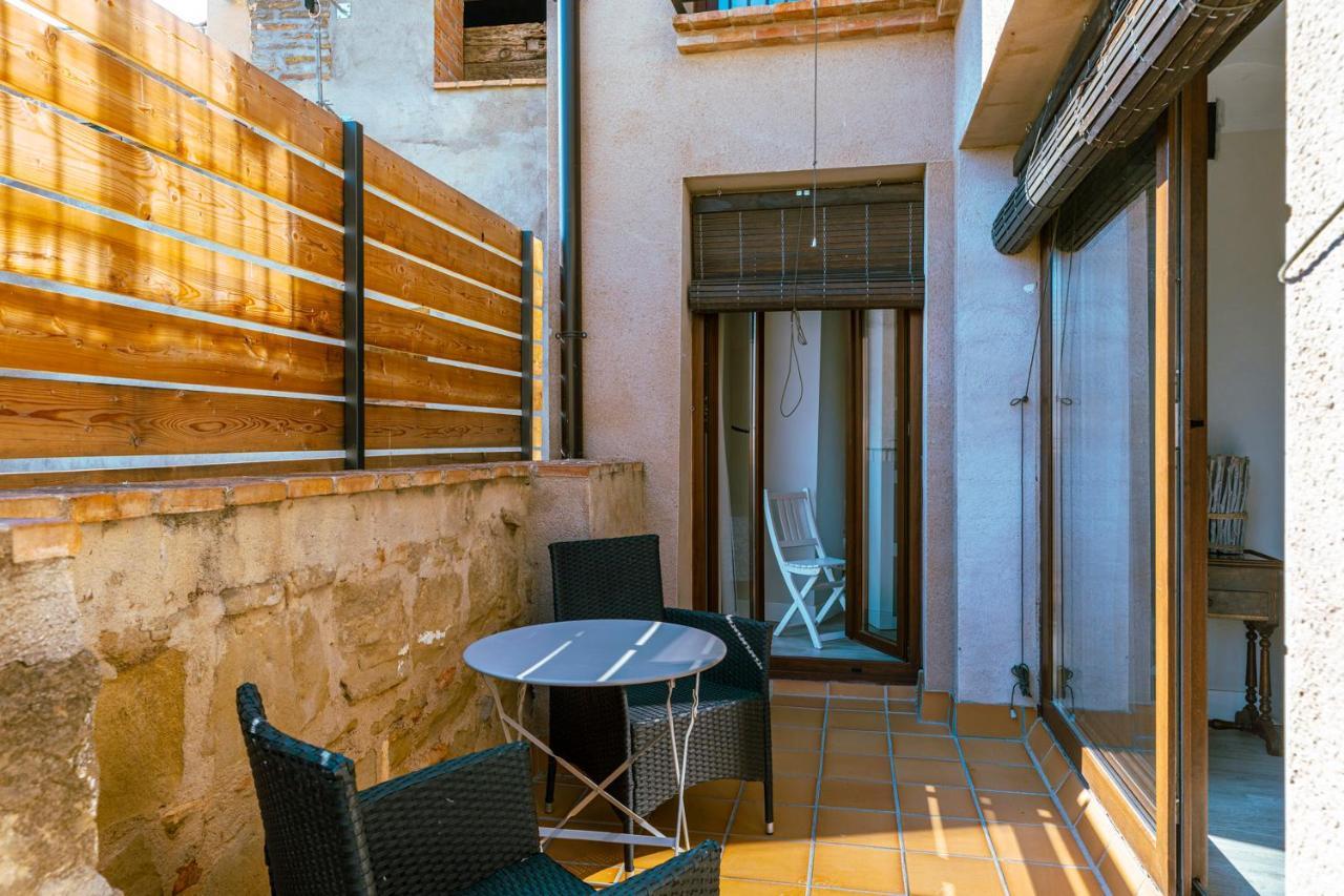 Apartamentos Vino Tinto Y Restaurante Tomate Rosa Adahuesca Exteriör bild