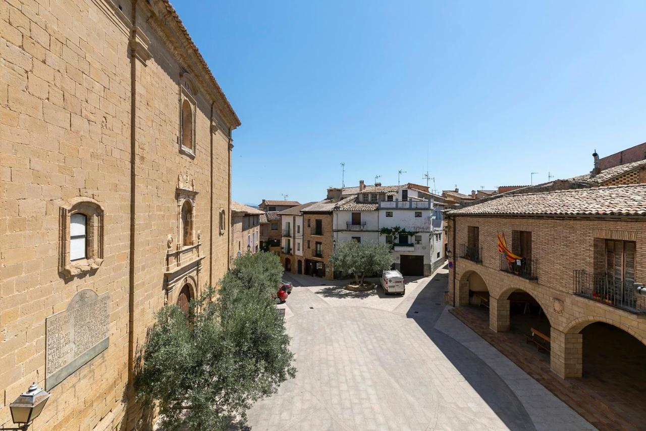 Apartamentos Vino Tinto Y Restaurante Tomate Rosa Adahuesca Exteriör bild