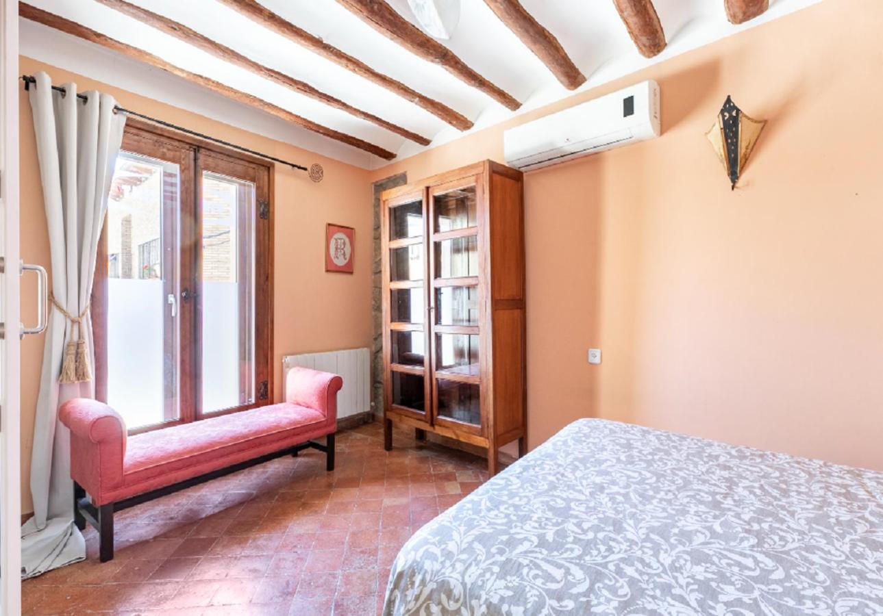 Apartamentos Vino Tinto Y Restaurante Tomate Rosa Adahuesca Exteriör bild